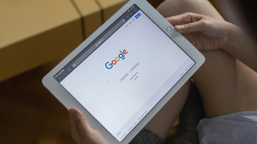 google search on iPad gets results with targeted content